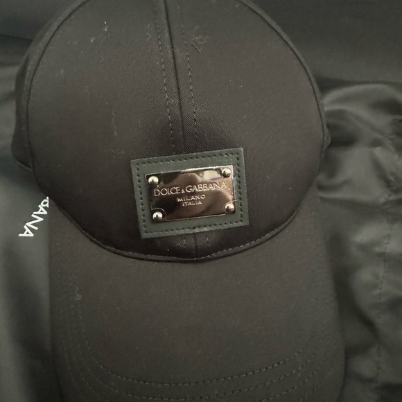 Dolce&gabbana cap size of this cap is 57 its black comes with dustbag - Picture 5 of 5